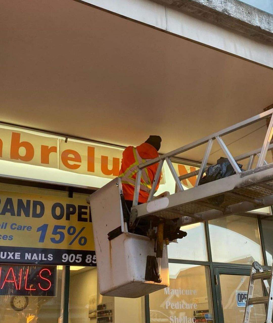 Outdoor Signage - Lightbox Installation in North York, ON Outdoor Signage - Lightbox Installation in North York, ON